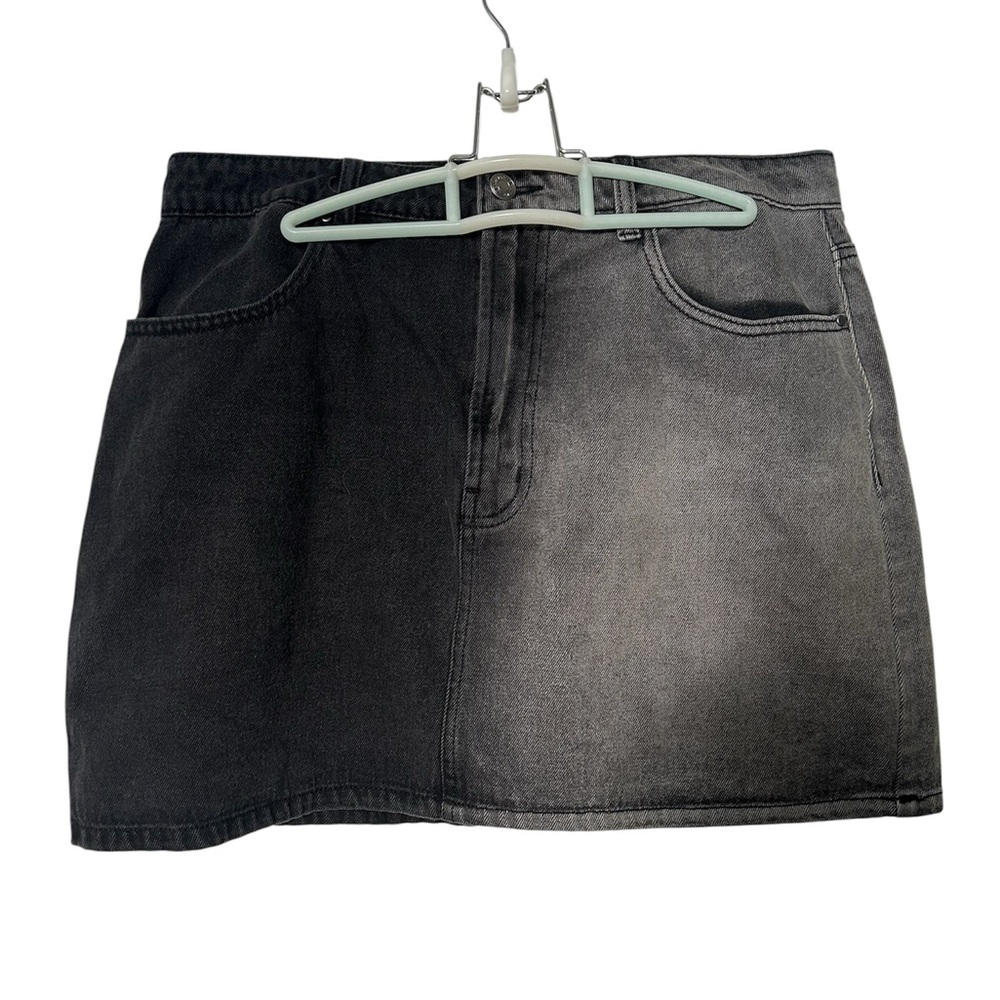 Indigo Rising 2 Tone Black Grey Denim Mini Skirt Size Large 5 pockets